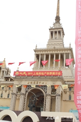 上海热线房产频道-- 十一房展:开发商打价格牌 房价还能再低点